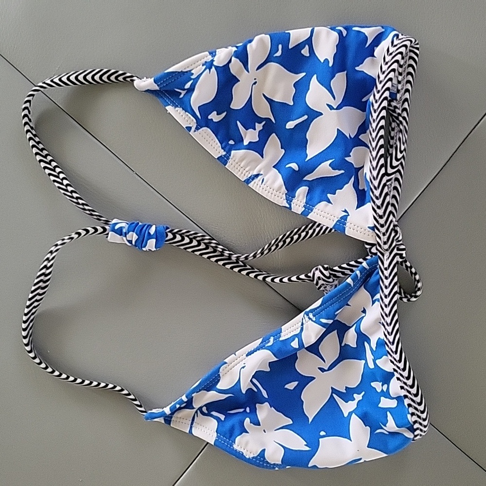 RAISINS Size Medium Bikini T Back Top